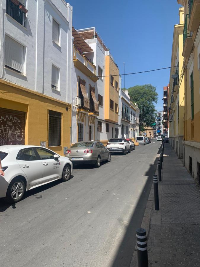 La Casita De La Puerta De Carmona Apartment Севиля Екстериор снимка