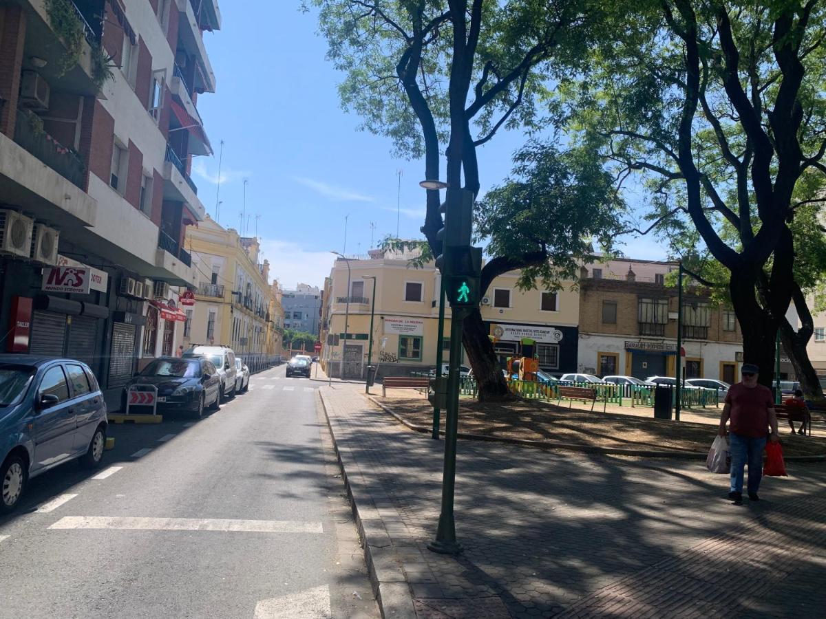 La Casita De La Puerta De Carmona Apartment Севиля Екстериор снимка