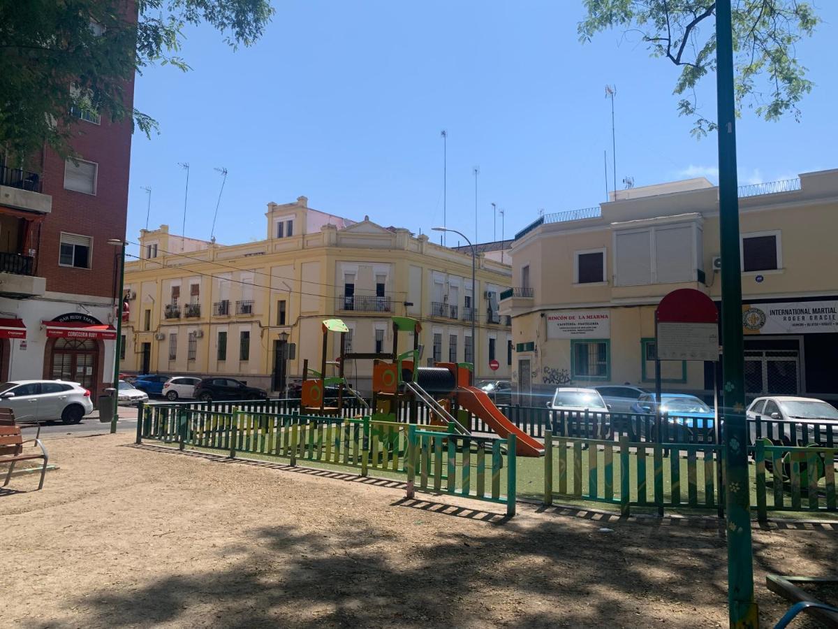 La Casita De La Puerta De Carmona Apartment Севиля Екстериор снимка